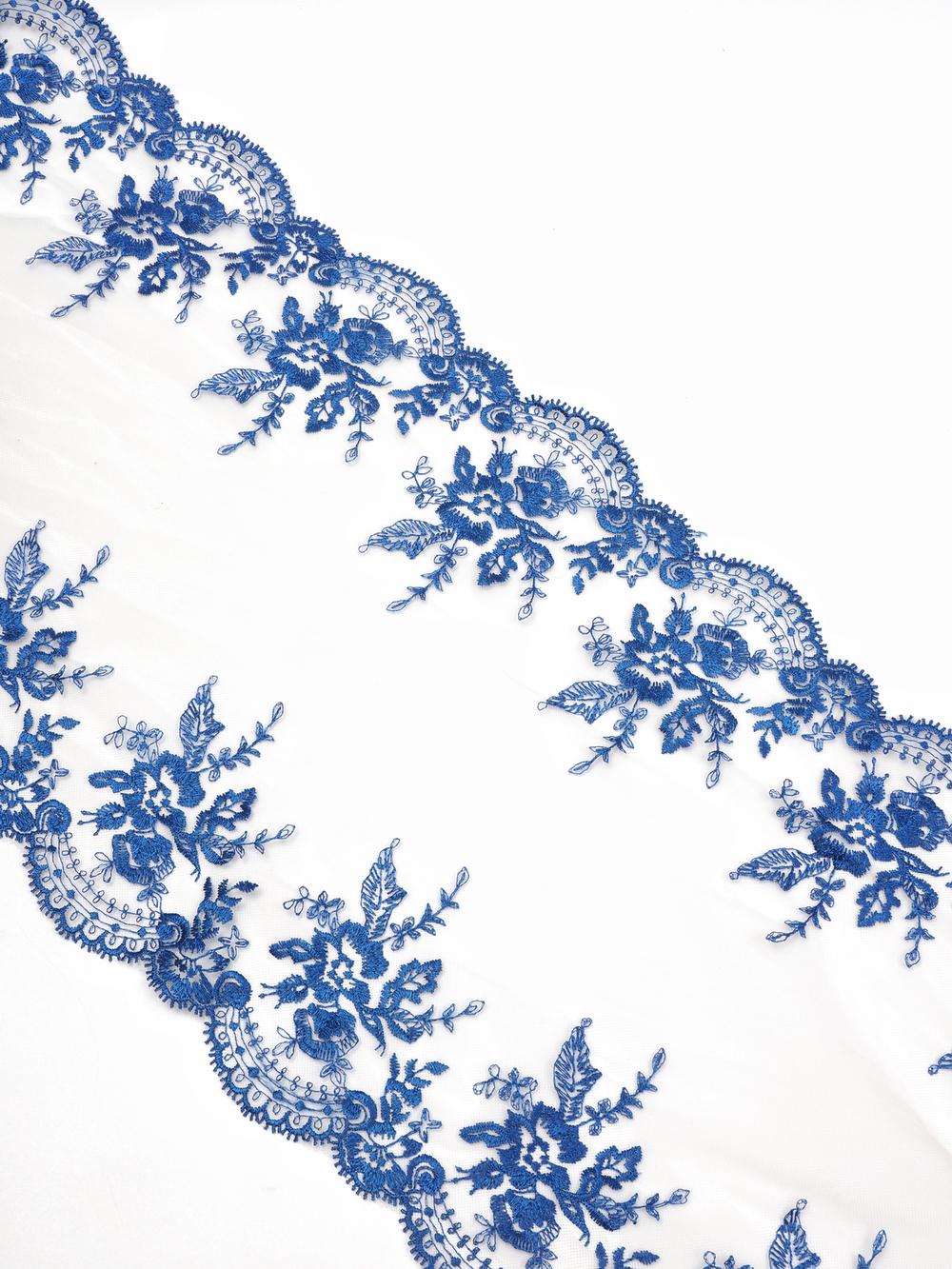 Кружево вышивка на сетке молочная с ультрамарином неэластичная ширина 32 см