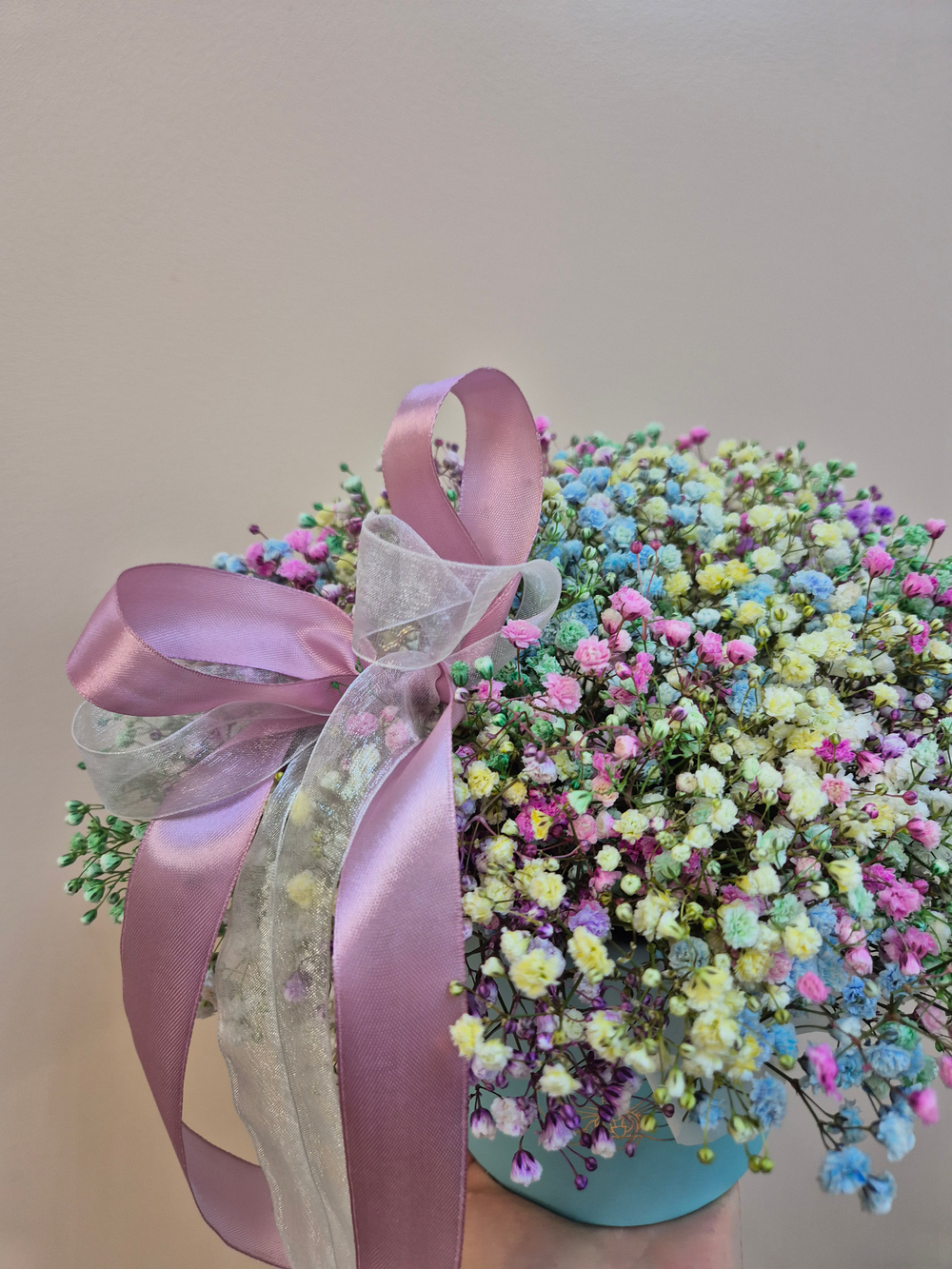 Гипсофила композиция в шляпной коробке