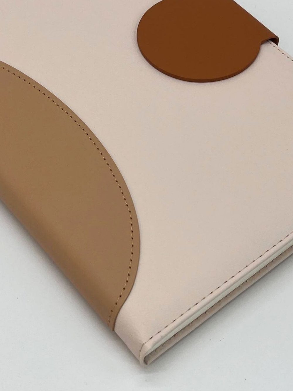 Блокнот В5 175*250мм линейка с магнитом 96 л бежевый (7699-1)