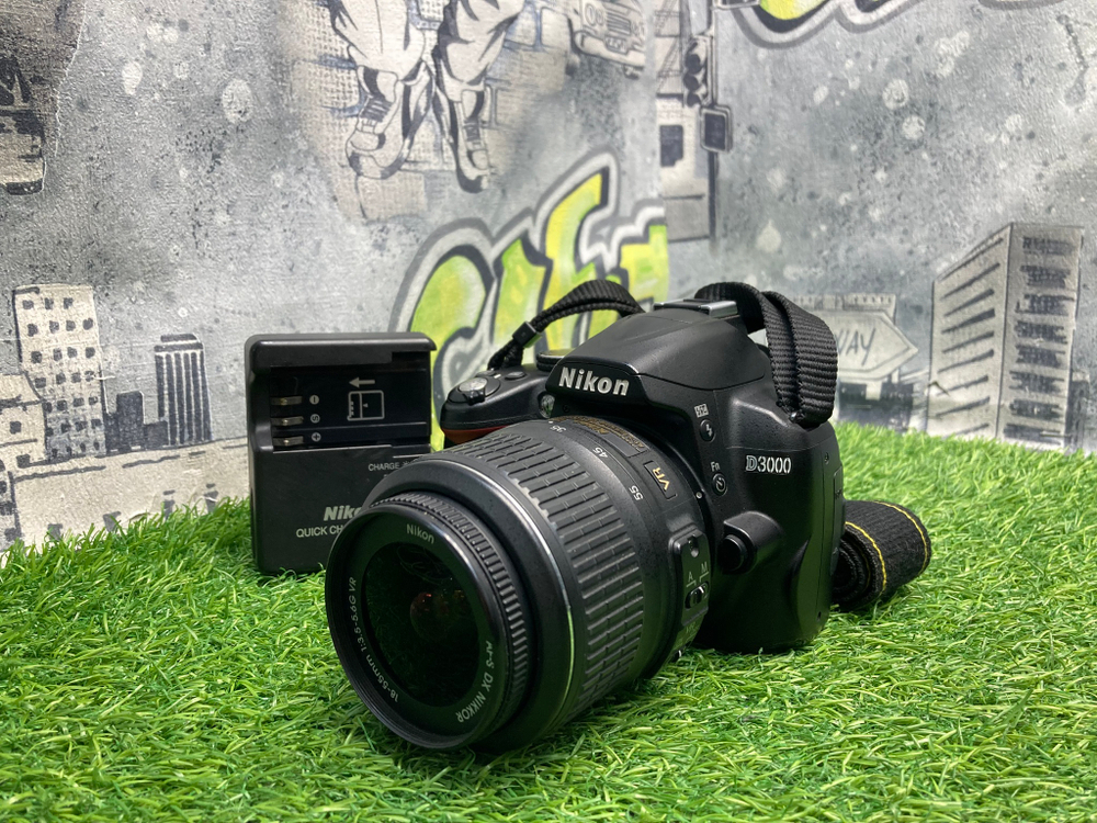 Nikon D3000 Kit 18-55mm 14.000 кадров