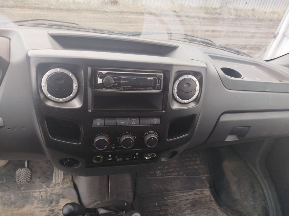 GAZ SOBOL Цельнометаллический 27527 (Бензиновый, 2,7 л, 107 л.с, МТ, 4WD)