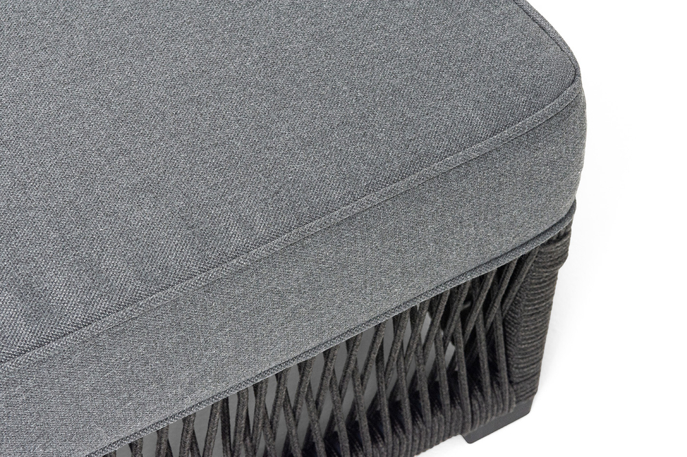 "Ривьера" шезлонг плетеный из роупа, каркас алюминий темно-серый (RAL7024) муар, роуп темно-серый круглый, ткань темно-серая 027