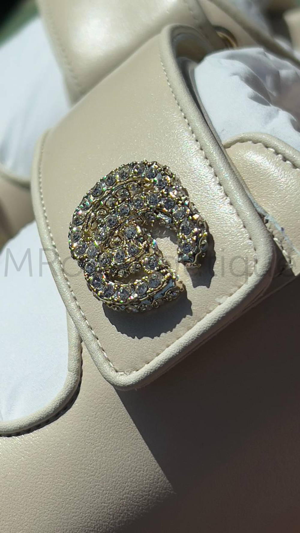Женские шлёпанцы Gucci Dad в молочном цвете