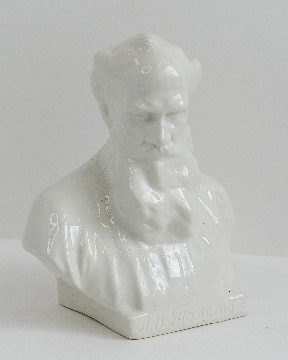 Бюст. Лев Николаевич Толстой, СССР, 1950-60 г. Фарфор, глазурь.