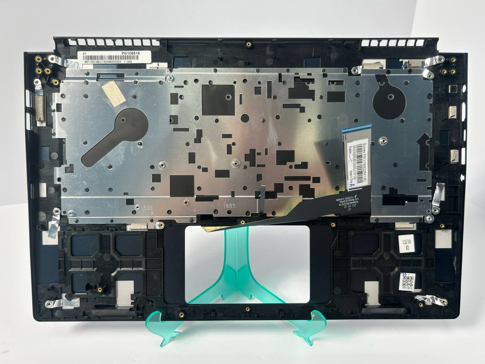 Верхняя панель с клавиатурой (топкейс) для ноутбука MSI Modern 15 B5M (957-15516E-C15)