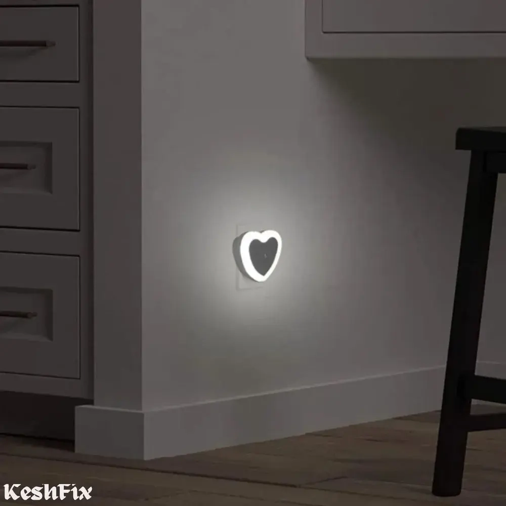 Светодиодный ночник с датчиком света LED, белый с включением от розетки