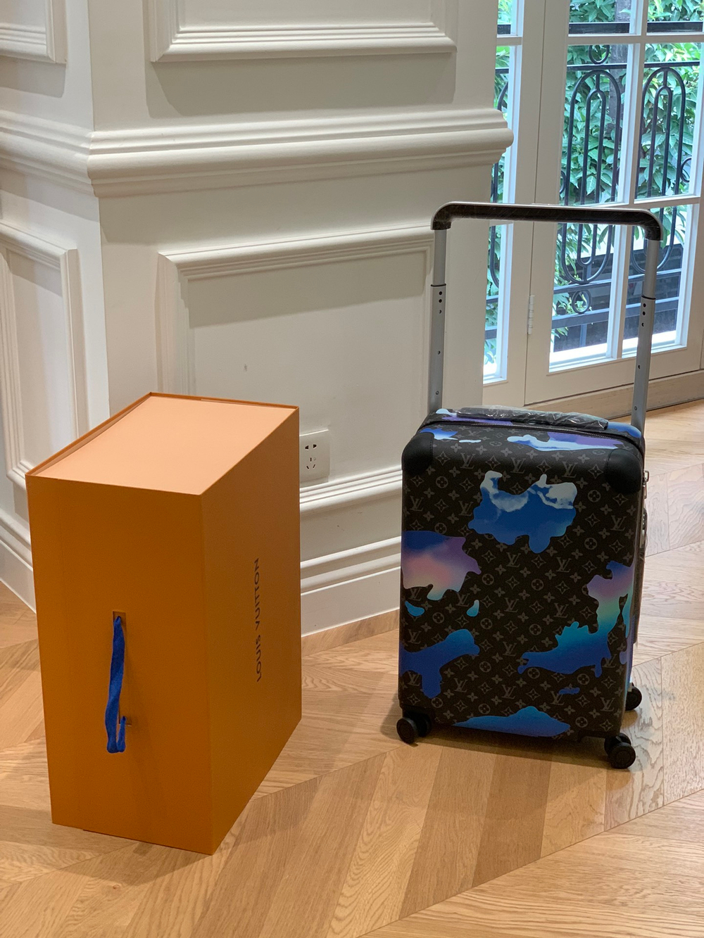 Louis Vuitton Horizon 55 Suitcase