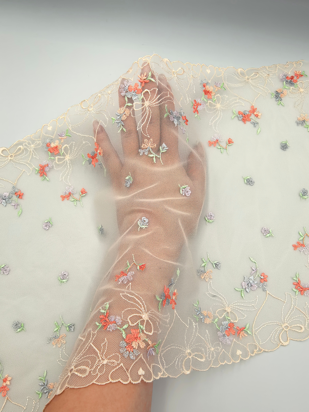 Вышивка на сетке персиково-бежевый/мультиколор К821 (30 см)