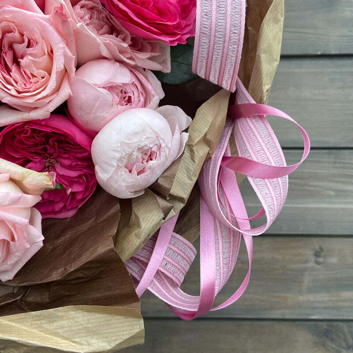 × 2 + 1 Слова любви — букет ароматных розовых роз коллекции Фея розы