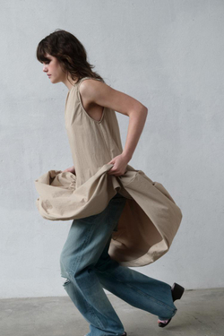 ZARA ОБЪЕМНОЕ НЕЙЛОНОВОЕ ПЛАТЬЕ, КАМЕННО-СЕРЫЙ