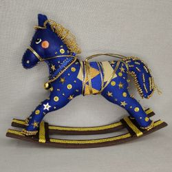 Бисерная ёлочная игрушка Лошадка-качалка №2