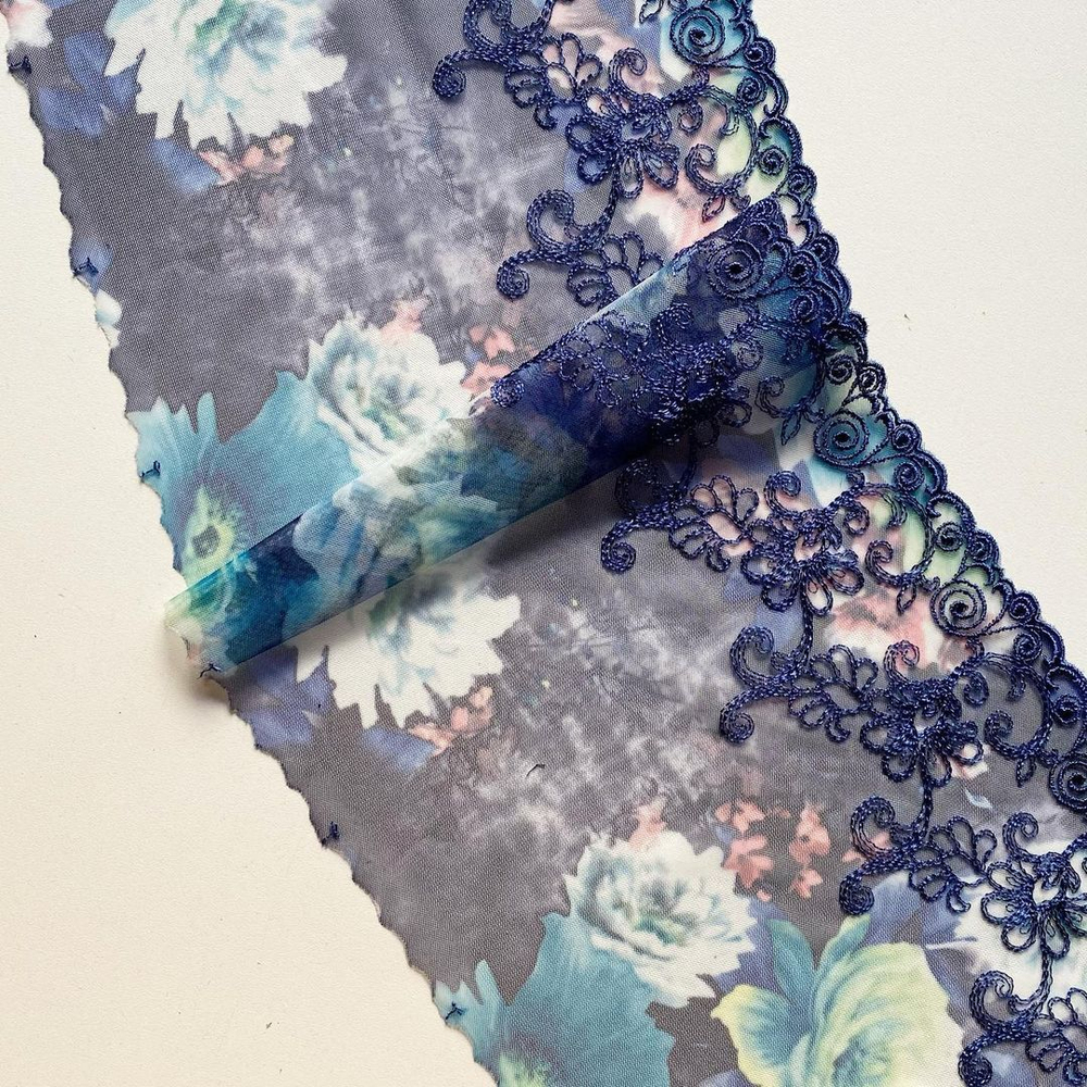 Вышивка на сетке синяя к520