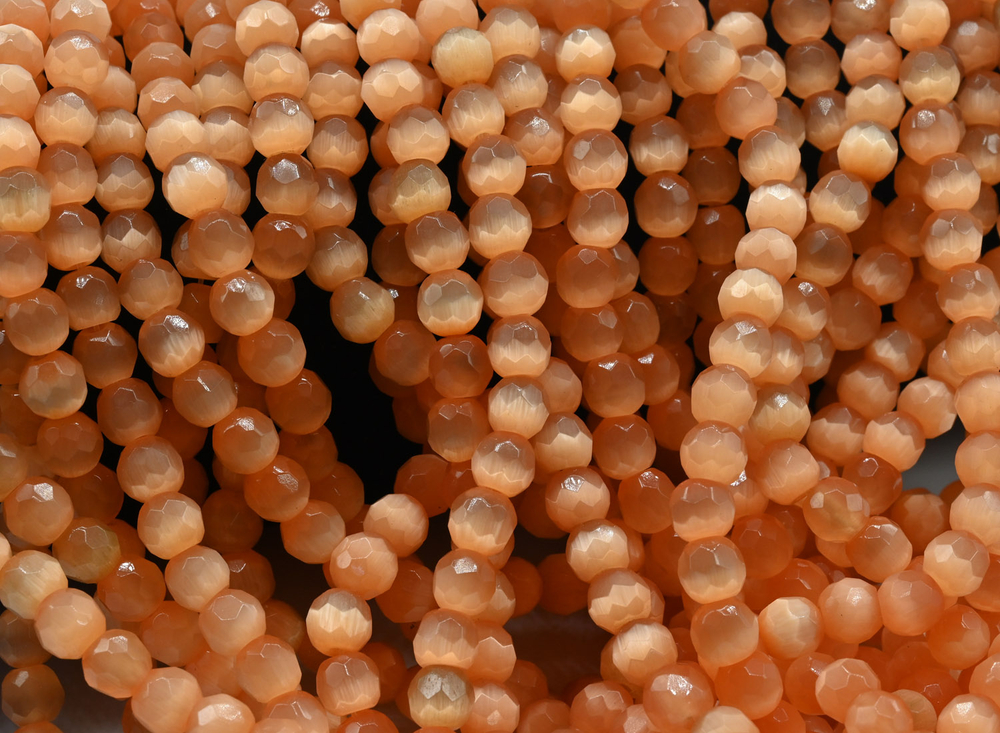 кго6-п Кошачий глаз (имит.) шар огранка 6мм, персик, нить 19см