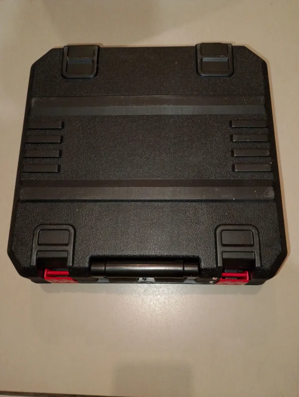 Кейс для шуруповерта унив. 12, 14В (Внешние размеры-30х30х9,5см)