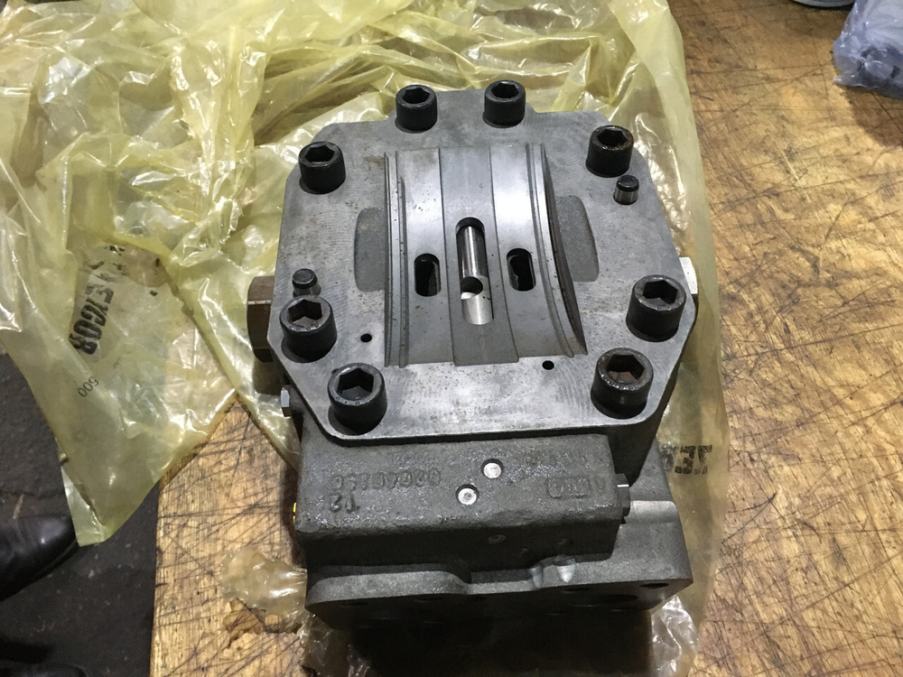 Крышка гидромотора хода (Control group) ZGAR-00040