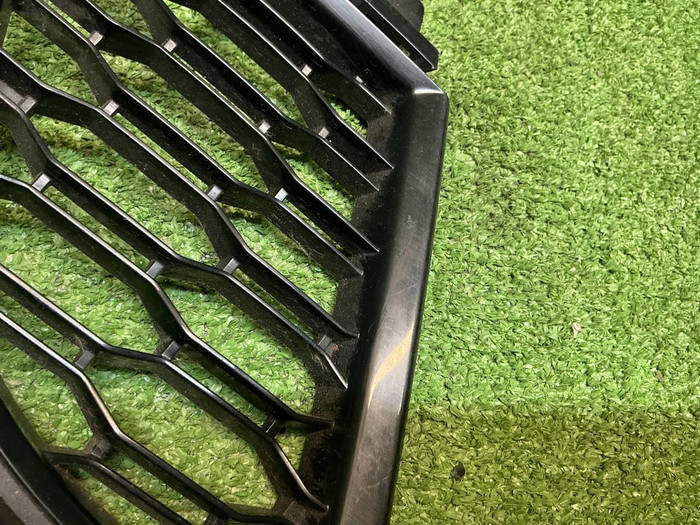 Решетка бампера правая BMW 3er G20 (18-22) M-paket