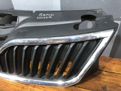 Решетка радиатора Skoda Rapid 1 12-20 Б/У Оригинал 5JA853668