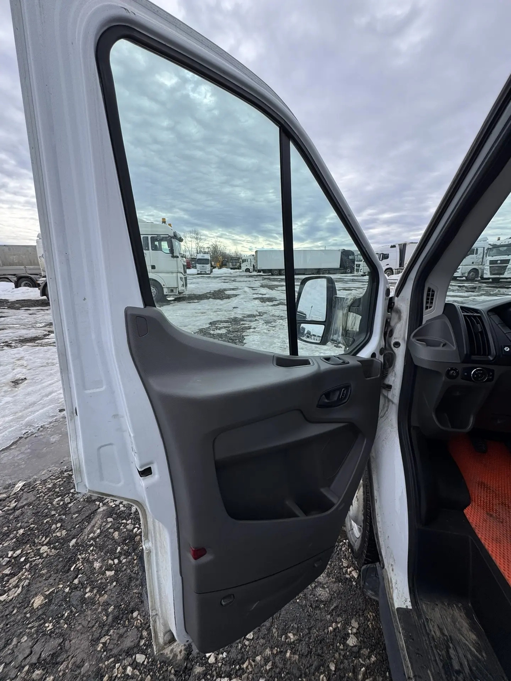 Ford TRANSIT Микроавтобус Chassis Cab Isothermal Box SVO 470E L4H1 2.2TDi 155hp 6MT RWD