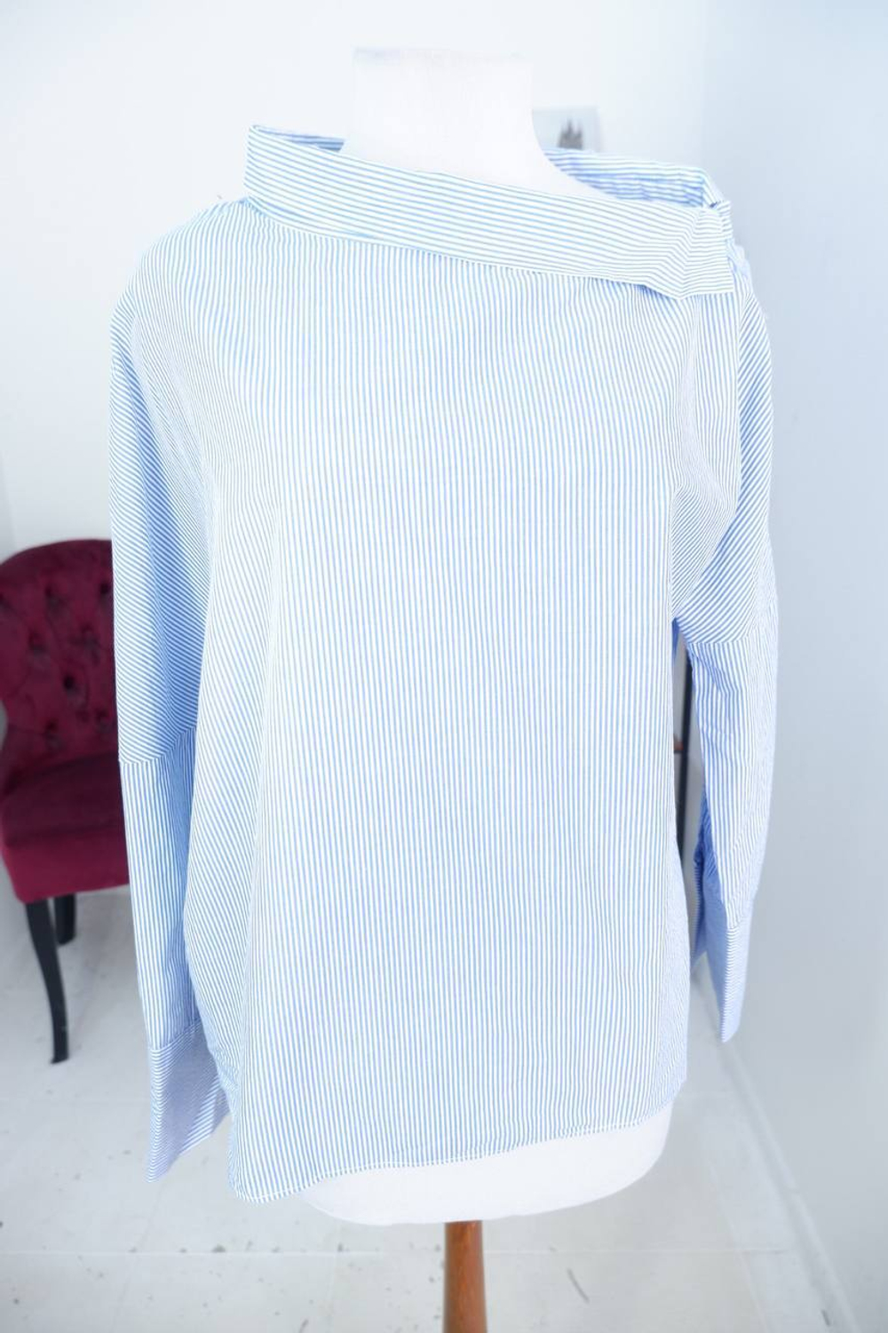 Блузка Zara в стильном дизайне, маркировка М, визуально 46 размер