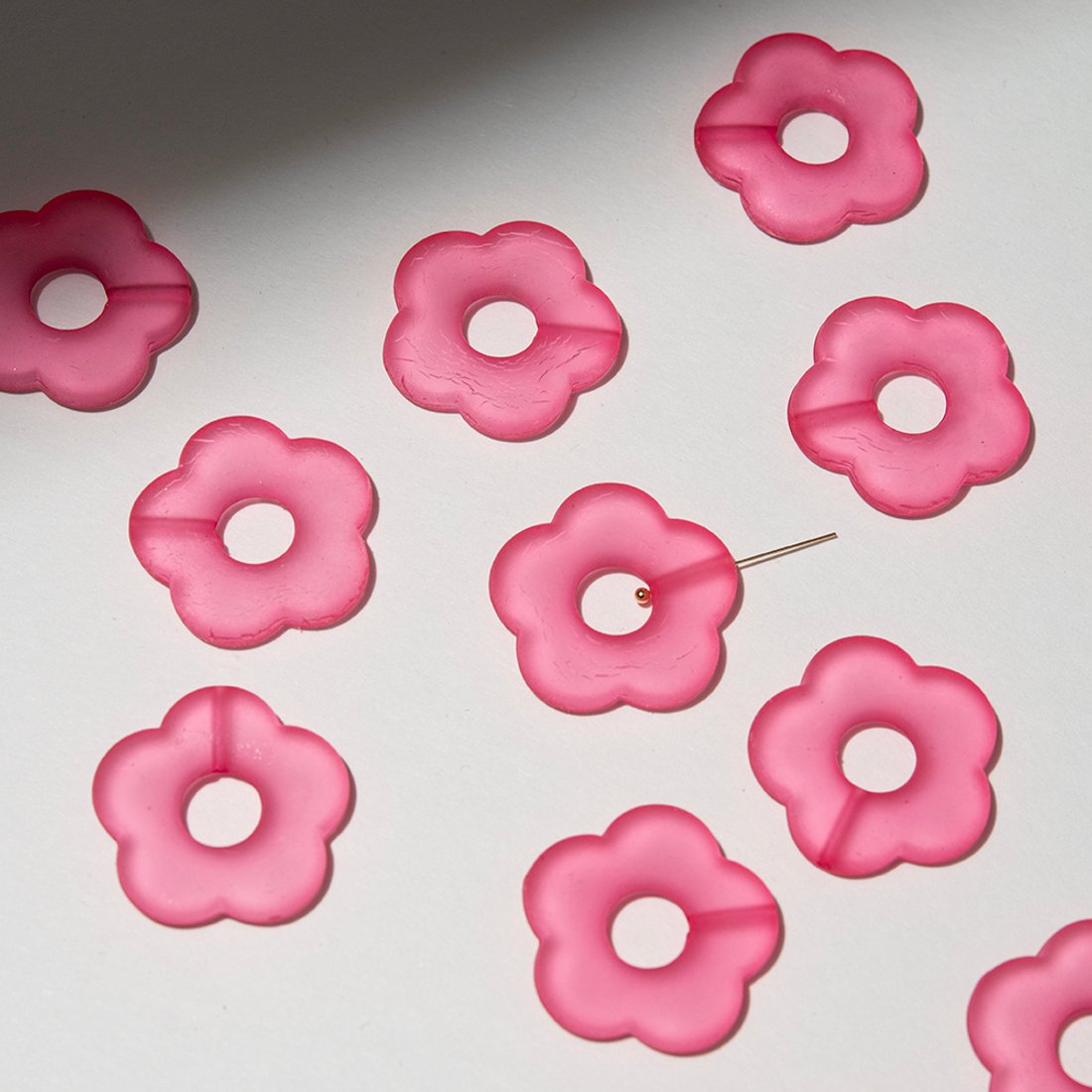 Подвеска "Незабудка", 26мм, матовый розовый акрил