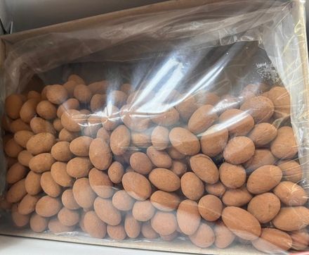 Сухофрукты в шоколаде  и  посыпках