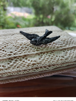 Брошь Спящий котенок черный авторская из полимерной глины ручной работы