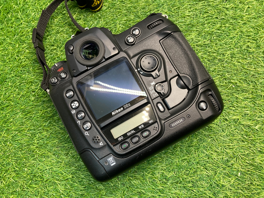 Nikon D2X