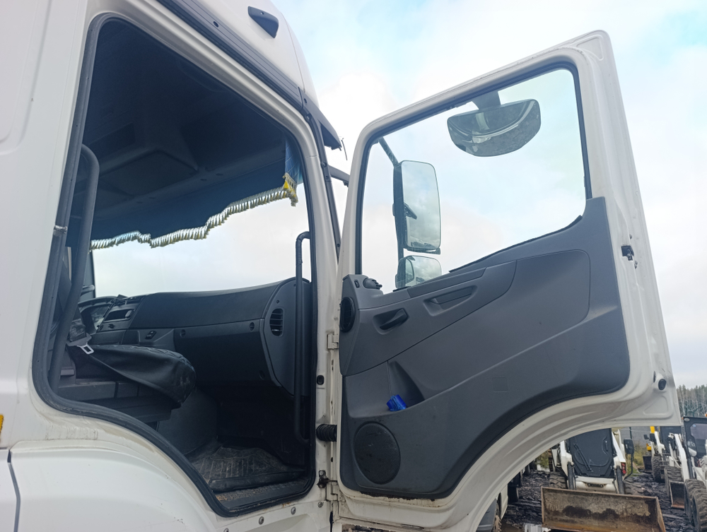 КамАЗ 5490 4x2 Седельный тягач 5490-095-68 (Дизельный, 12,0 л, 428 л.с., МТ)