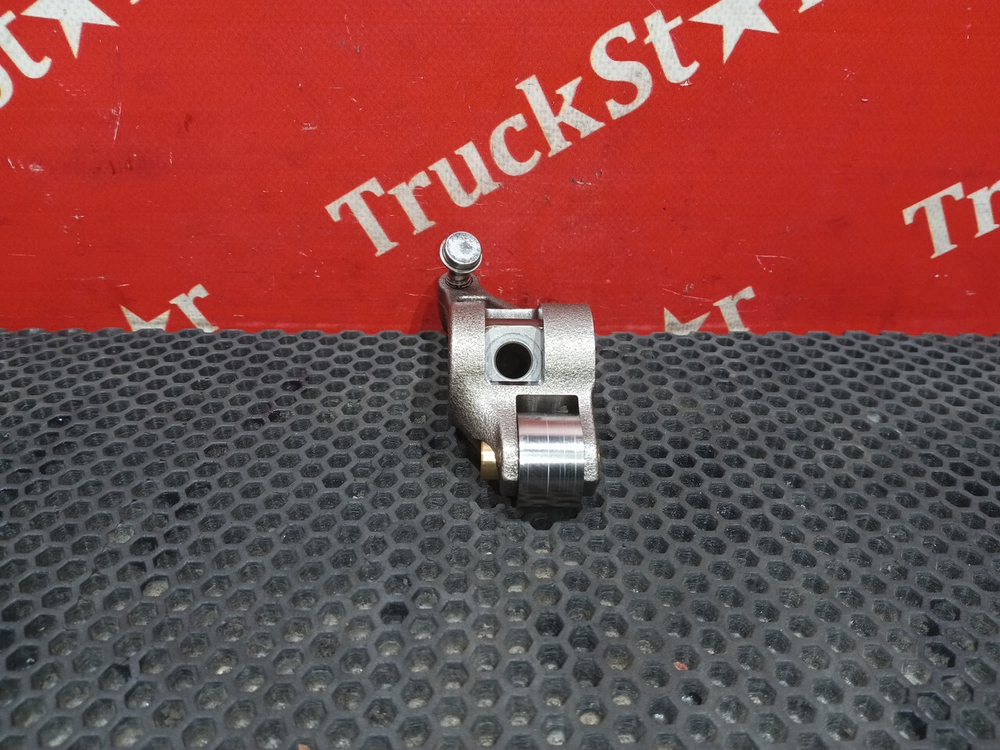 Коромысло впускного клапана 2024г.