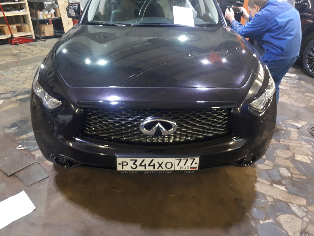 Решетка радиатора 2017 черная Infiniti QX70 FX37 FX50 FX30d