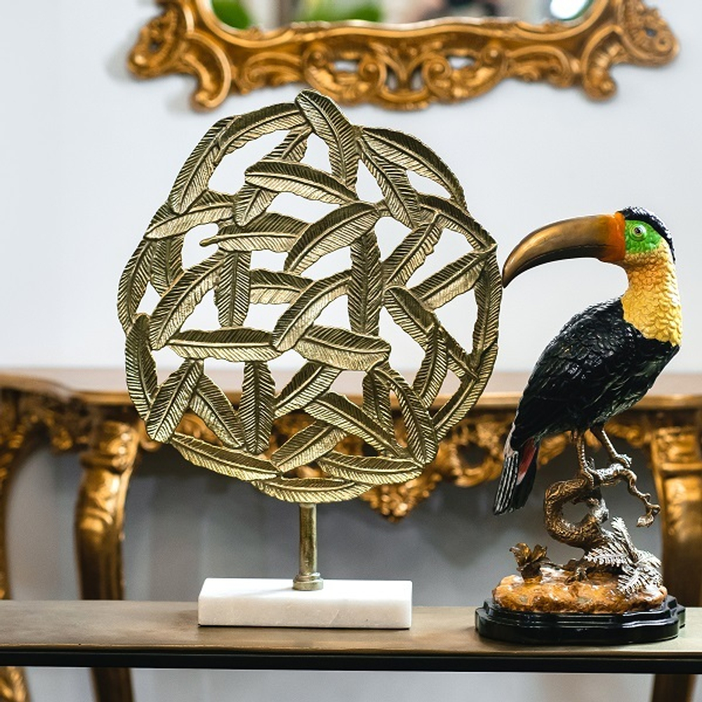 Тукан на ветке