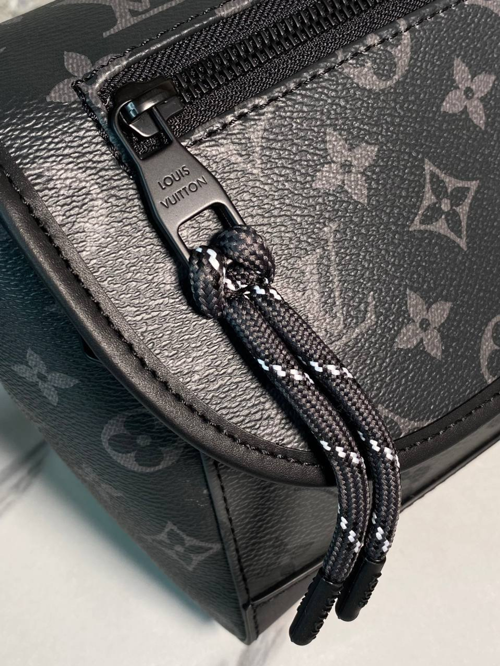 Сумка-мессенджер Louis Vuitton