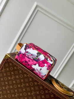 Louis Vuitton Locker Dopp Kit
