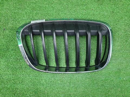 Решетка радиатора правая BMW X1 F48 (2015-2019)