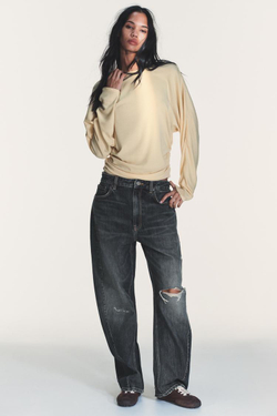 ZARA ФУТБОЛКА С ДРАПИРОВКОЙ, ЦВЕТ СЛИВОЧНОГО МАСЛА