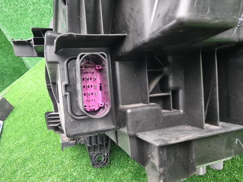 Фара правая Geely Tugella (2019-2024) LED