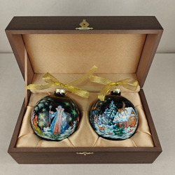 Набор новогодних шаров с ручной росписью "Серебряное копытце" и "Морозко" в футляре