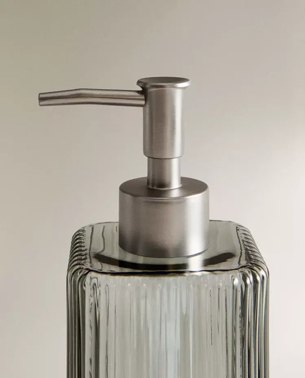 ZARA HOME ДОЗАТОР МЫЛА ИЗ ТЕРМОСТОЙКОГО СТЕКЛА, СЕРЫЙ