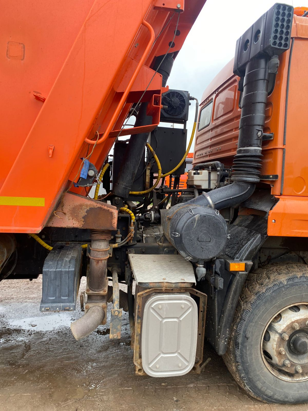 СмолМаш СДК* на шасси КамАЗ 6520 6x4 КДМ СДК-6520( Дизель, 8,9л. 390лс)