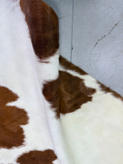 Коровья шкура на пол натуральная. 200 х 190 см