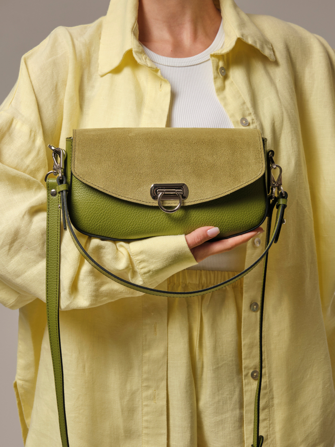 Сумка замшевая на плечо багет зеленый бамбук