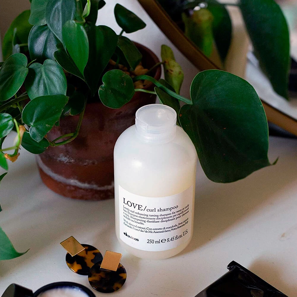 Шампунь для волос разглаживающий Davines LOVE Shampoo 250 мл