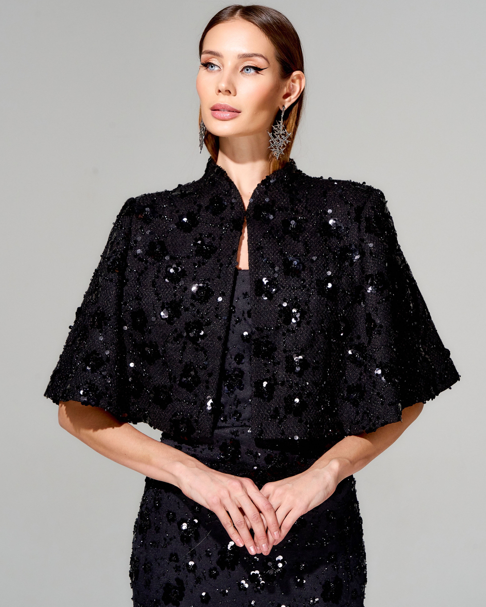 Укороченный кейп из премиального твида