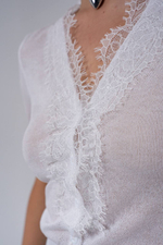 Блуза тонкой ручной вязки с итальянским кружевом