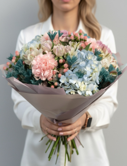 Букет с гортензией Амулет