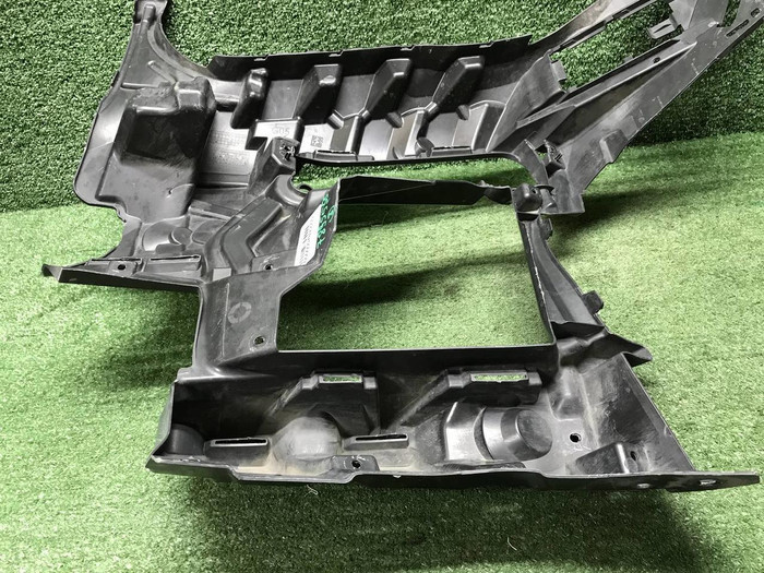 Кронштейн переднего бампера BMW X5 G05 (18-23)