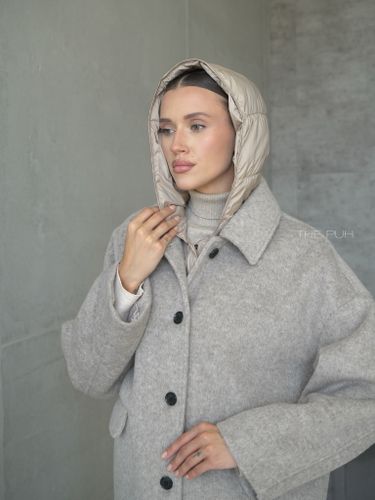 Бежевое пальто-пиджак с утепленным жилетом