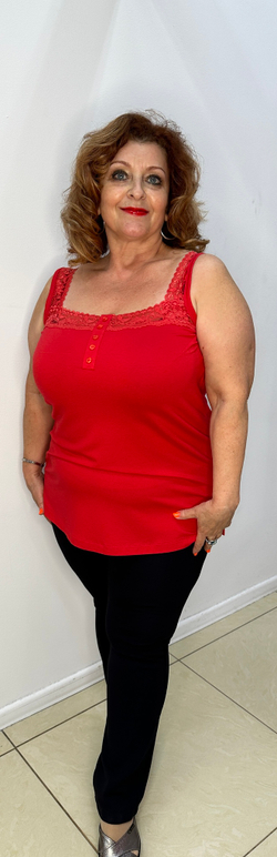 Красный топ-майка с кружевами