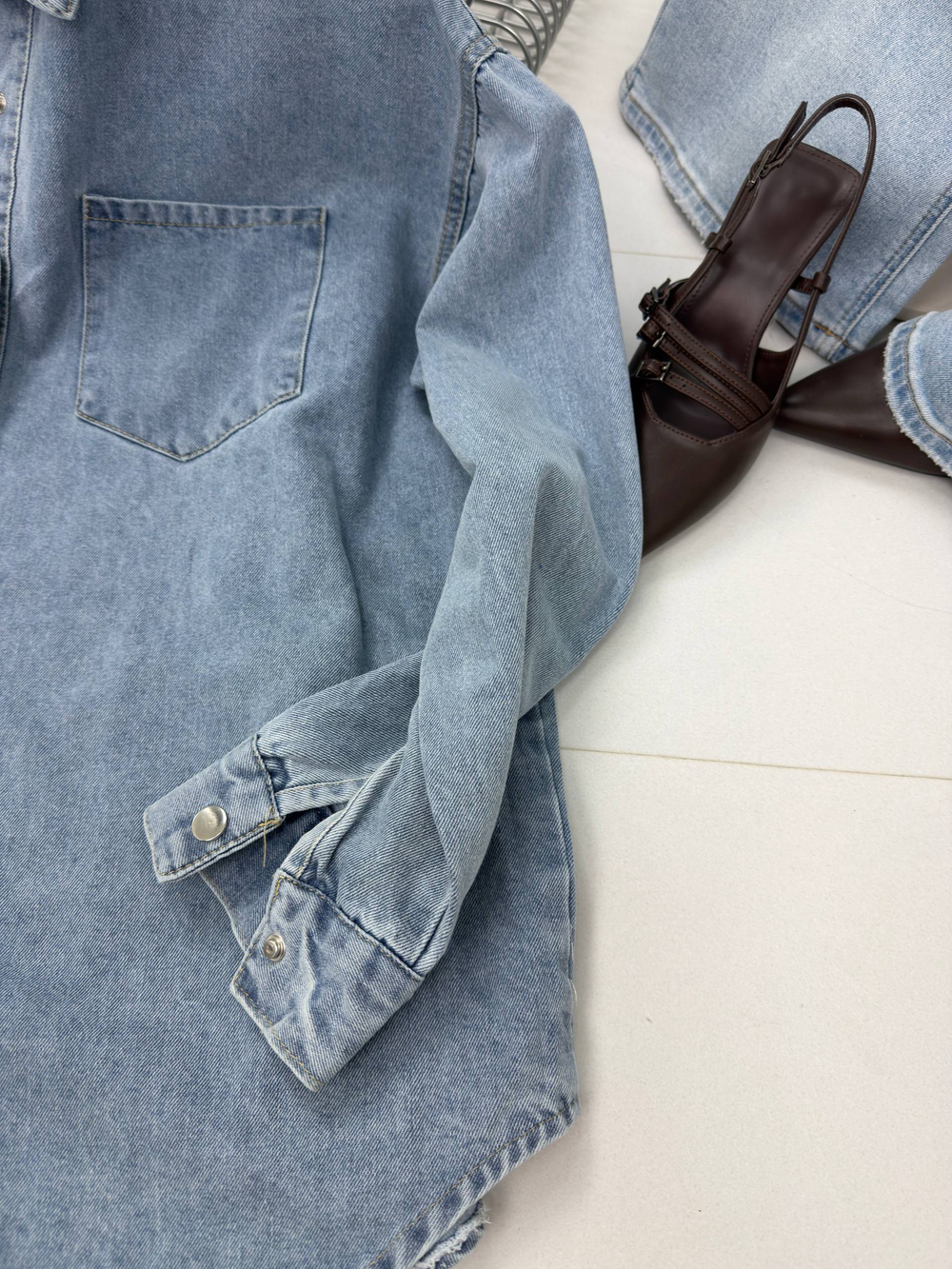 Рубашка джинсовая женская артикул 1377 цвет "голубой"