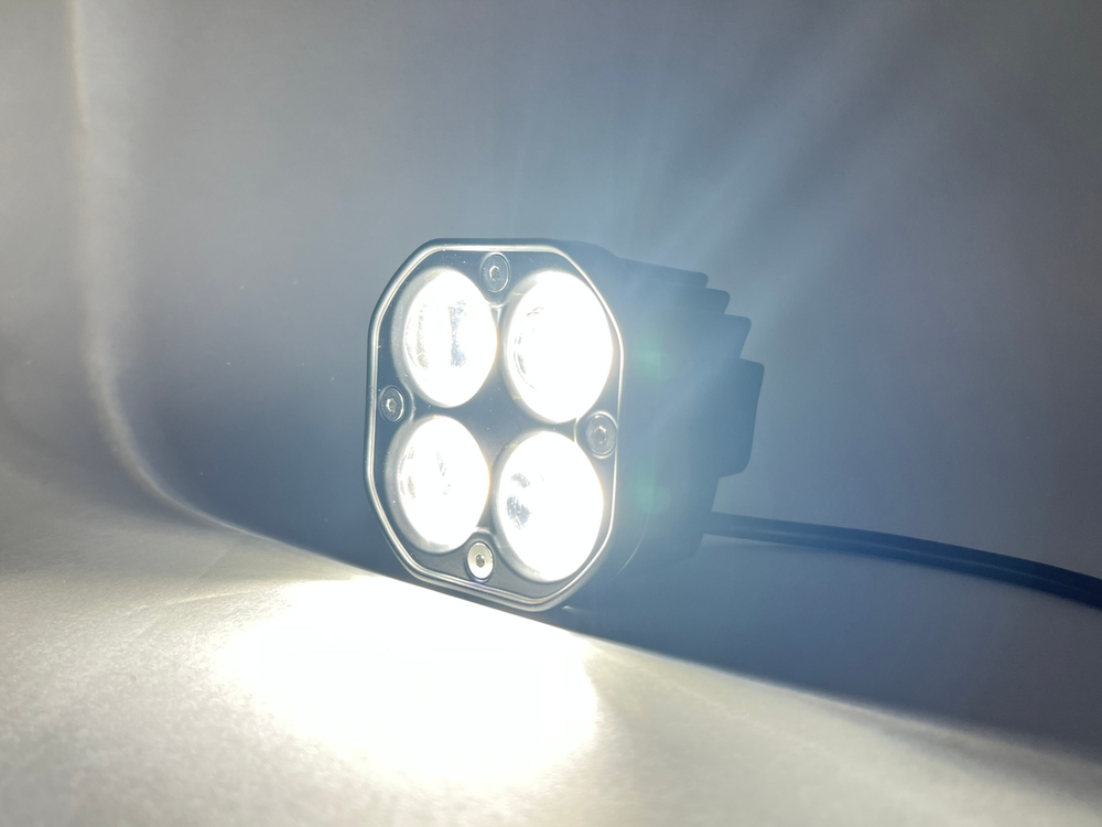 Светодиодная фара, 4 диода, 4D линза, 12-24 вольта, двухрежимная, направленный дальний свет, белый + желтый свет (за 1 шт.)